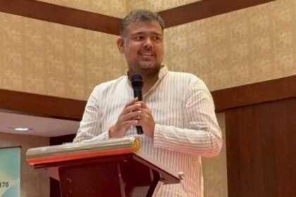 Miraj Politics MP Vishal Patil Meets Ex Mayors Municipal Election