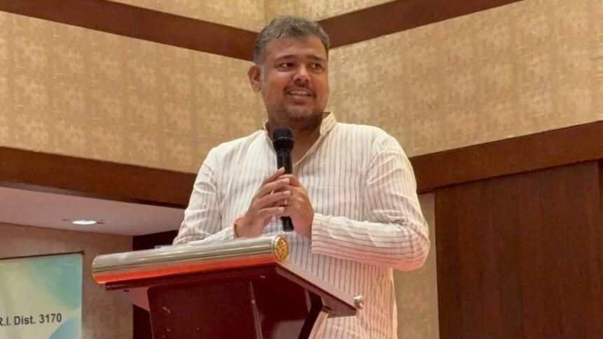 Miraj Politics MP Vishal Patil Meets Ex Mayors Municipal Election