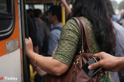 Sangli Bus Stand Theft Woman Jewellery Mobile