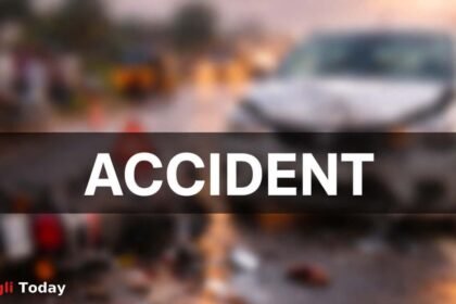 Devarde Car Bike Accident Walwa Three Injured