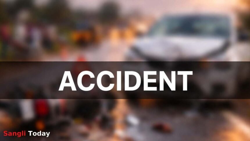 Devarde Car Bike Accident Walwa Three Injured