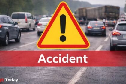 Yelur Phata Container Accident Traffic Jam Sangli