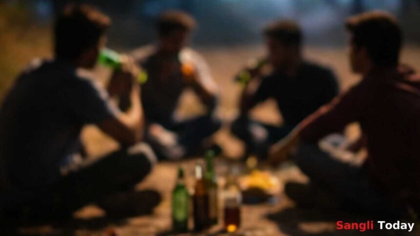 ishwarpur open drinking police action sangli